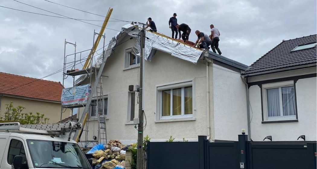 Pose d'écran sous toiture et isolation